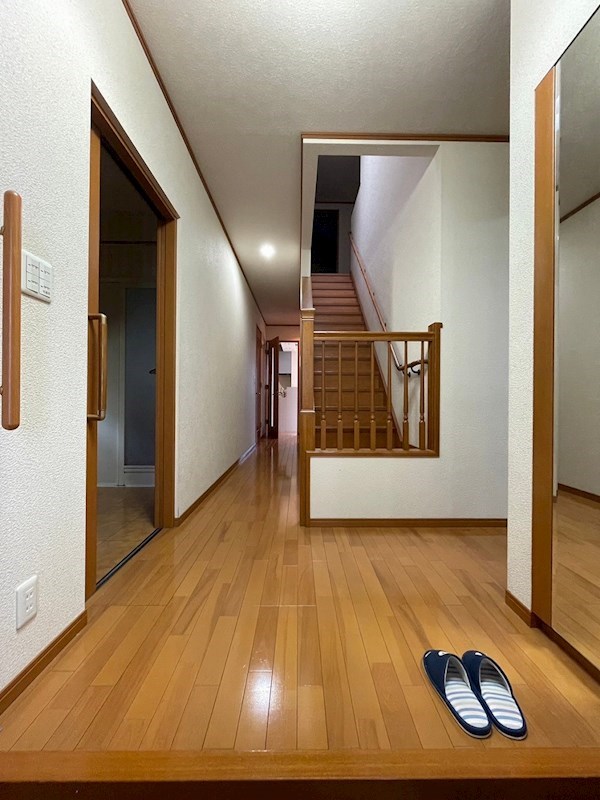 紅梅四丁目戸建 現地写真（玄関）