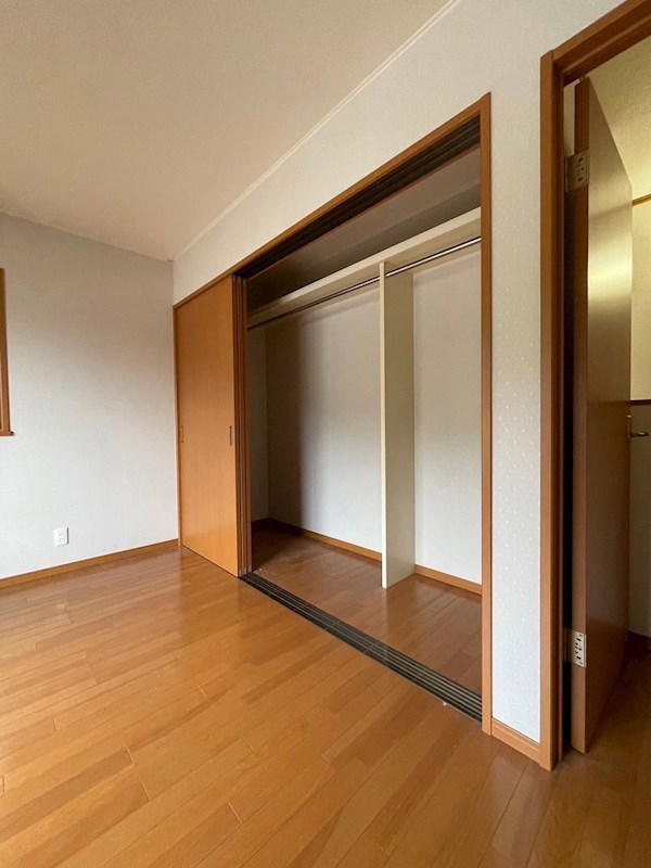 紅梅四丁目戸建 内観写真（リビング以外の居室）
