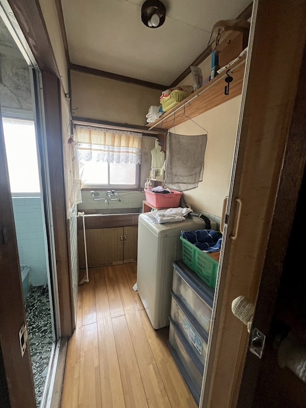 西新町二丁目戸建 内観写真（洗面台・洗面所）