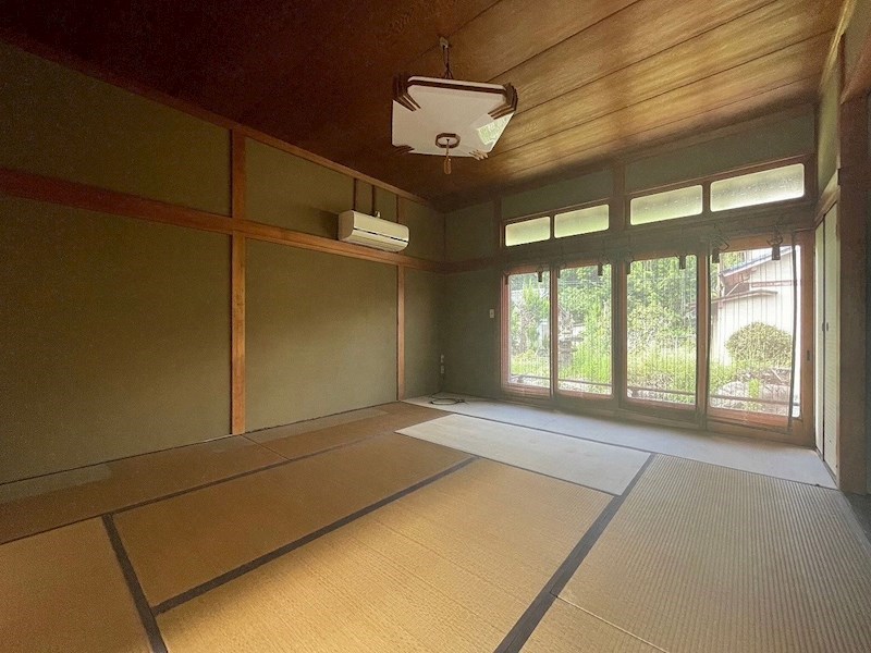 龍徳戸建 内観写真（リビング以外の居室）