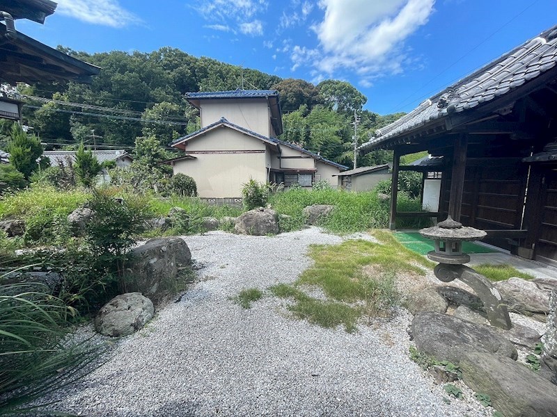 龍徳戸建 現地写真（庭）