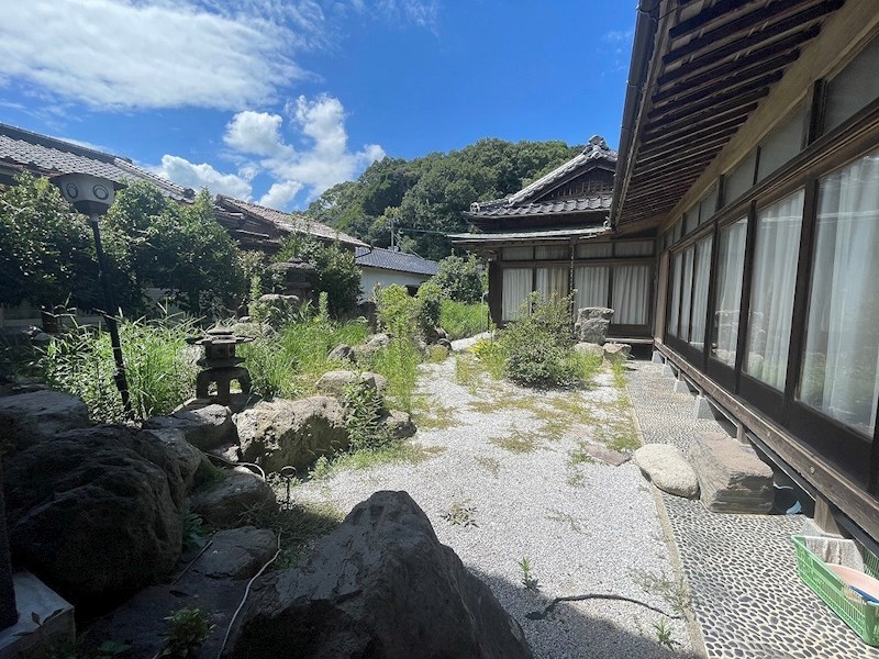 龍徳戸建 現地写真（庭）