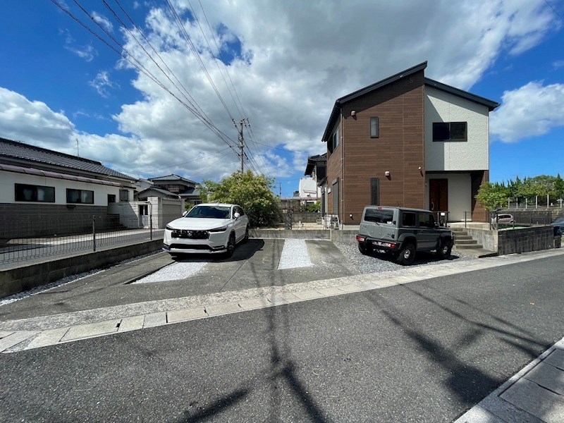 通谷五丁目戸建 現地写真（駐車場）