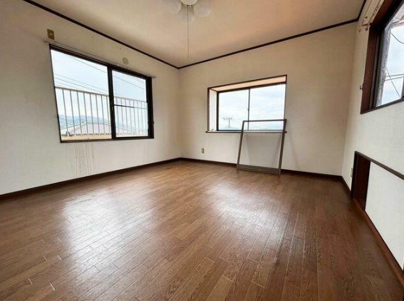 別当町戸建 内観写真（リビング以外の居室）