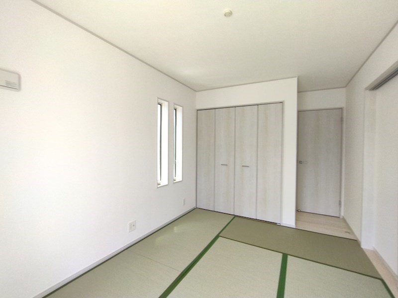 松の本二丁目戸建1号棟 内観写真（リビング以外の居室）