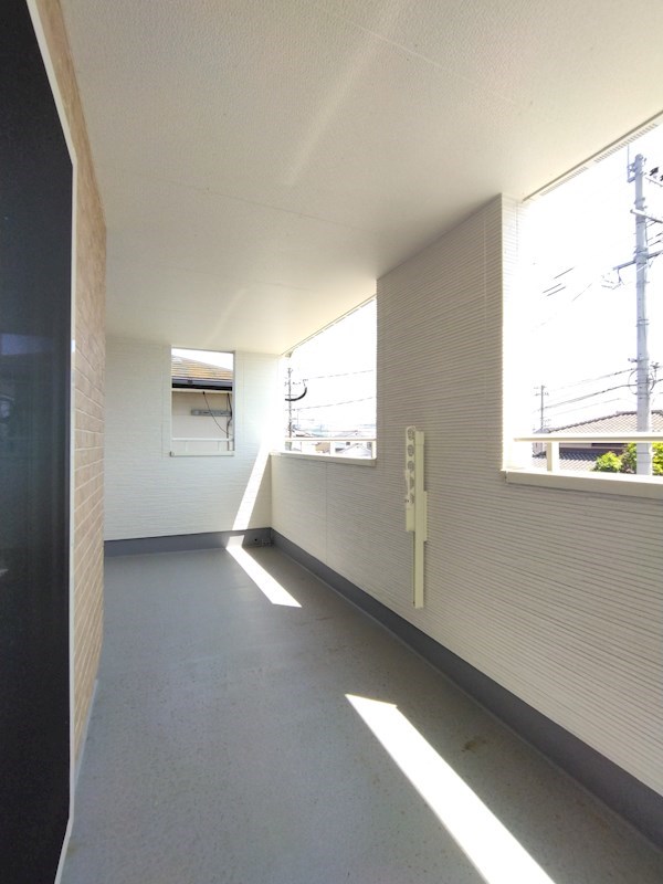 松の本二丁目戸建1号棟 現地写真（バルコニー）