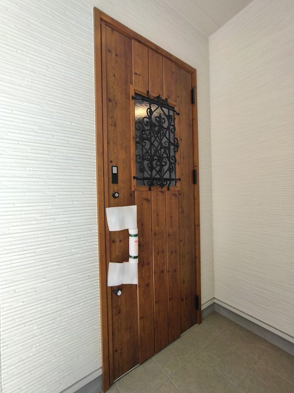 松の本二丁目戸建1号棟 現地写真（玄関）