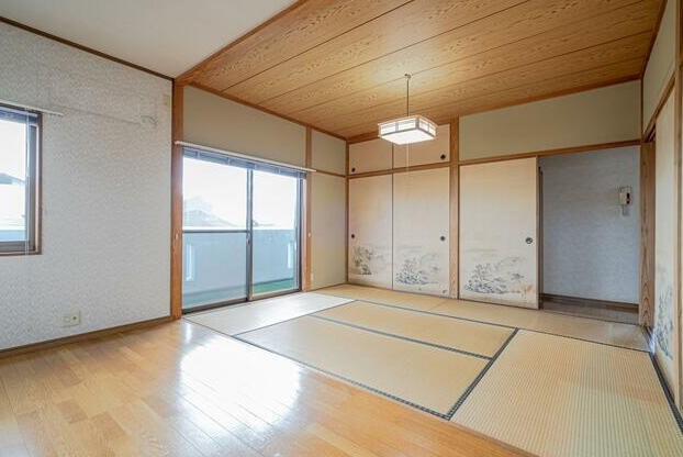 春日台五丁目戸建 内観写真（リビング以外の居室）