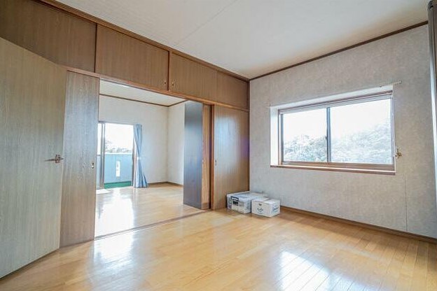 春日台五丁目戸建 内観写真（リビング以外の居室）