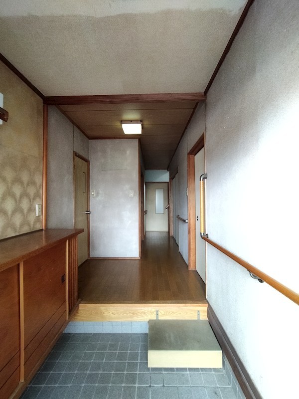 土穴二丁目戸建 現地写真（玄関）
