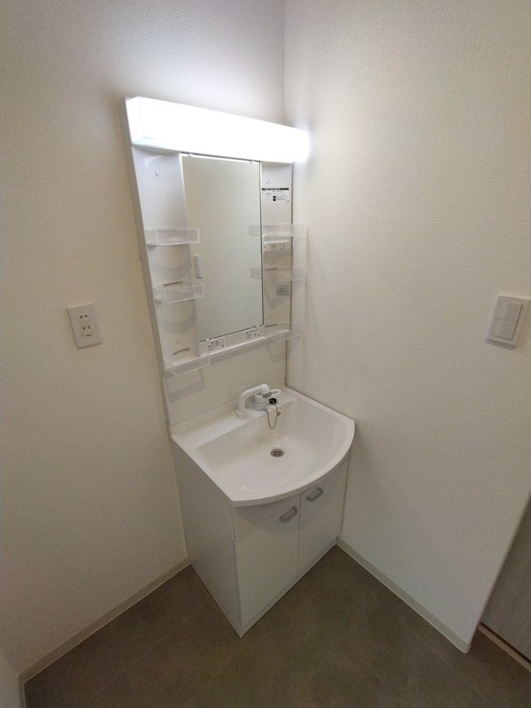 町上津役西三丁目戸建 内観写真（洗面台・洗面所）
