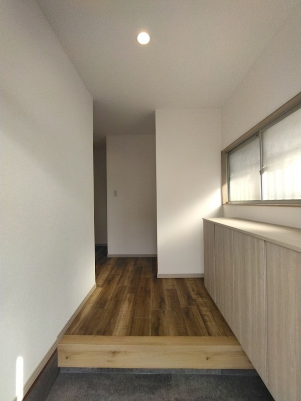 町上津役西三丁目戸建 現地写真（玄関）
