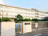 町上津役西三丁目戸建 中学校