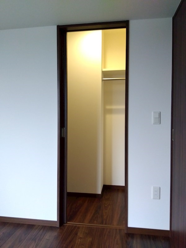 以和貴マンション須賀町 内観写真（収納）