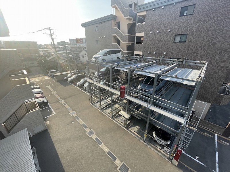 グランフォーレ荒江サウステラス 共用部写真（駐車場）