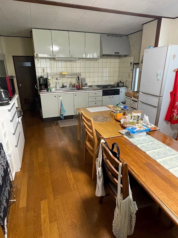 日吉台一丁目戸建 内観写真（リビング）