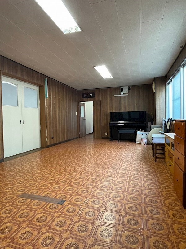 日吉台一丁目戸建 内観写真（リビング）
