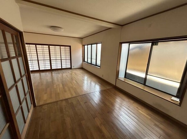 西鞘ケ谷町戸建 内観写真（リビング以外の居室）