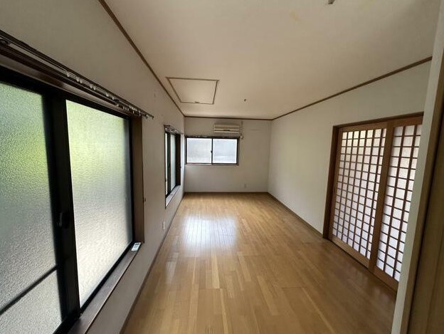 西鞘ケ谷町戸建 内観写真（リビング以外の居室）