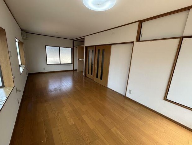 西鞘ケ谷町戸建 内観写真（リビング以外の居室）