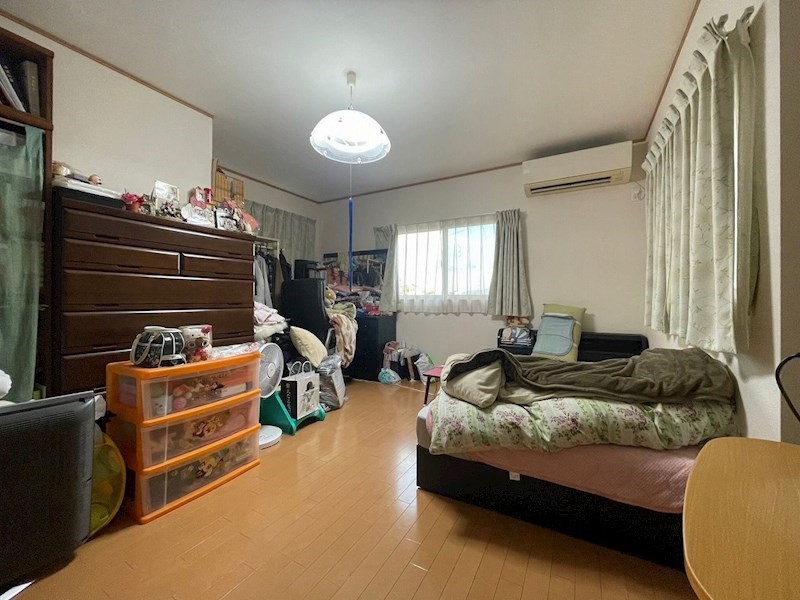 古前二丁目4番戸建 内観写真（リビング以外の居室）