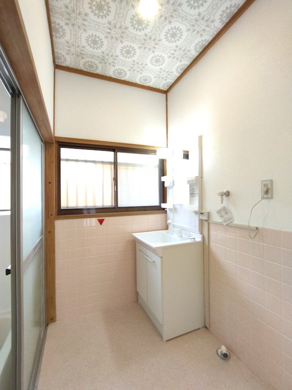 下上津役三丁目戸建 内観写真（洗面台・洗面所）
