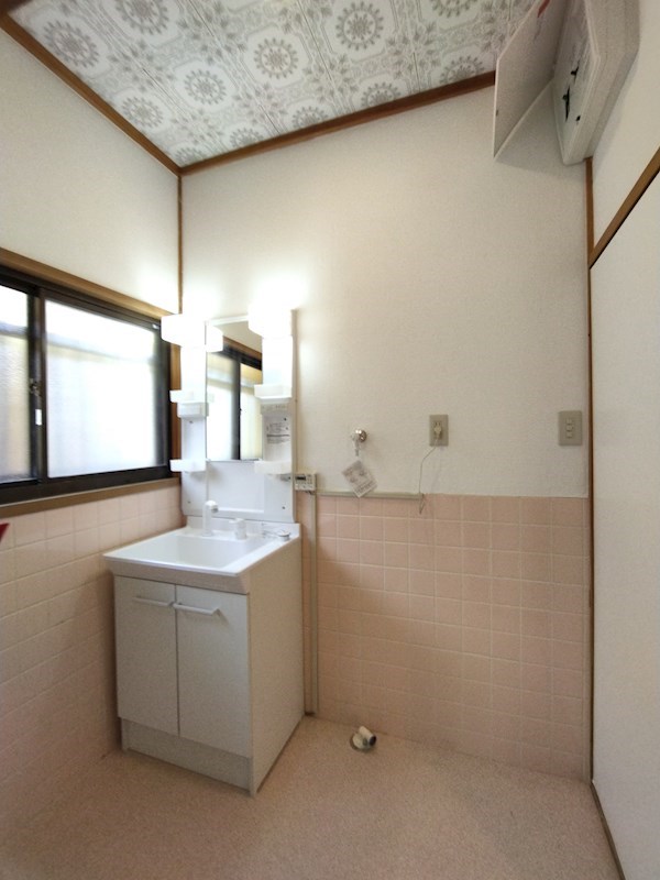 下上津役三丁目戸建 内観写真（洗面台・洗面所）