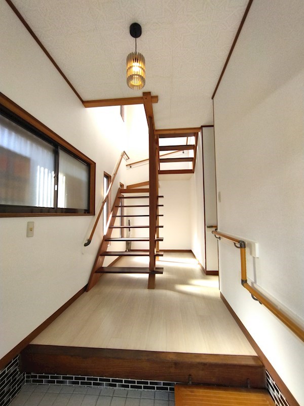 下上津役三丁目戸建 現地写真（玄関）