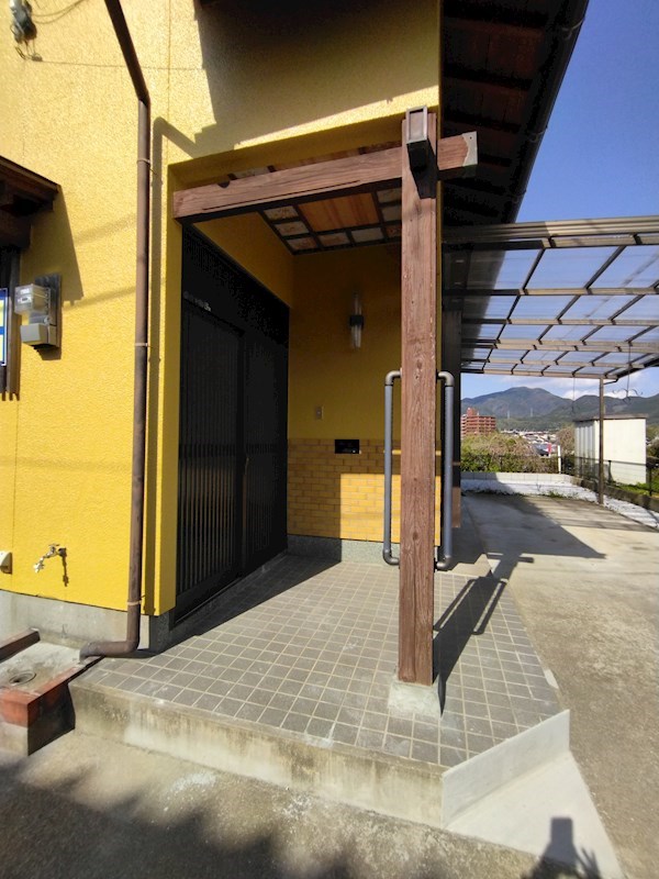 下上津役三丁目戸建 現地写真（玄関）