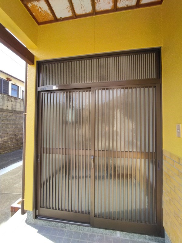 下上津役三丁目戸建 現地写真（玄関）