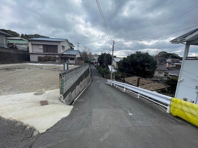 東折尾町10番土地 現地写真（前面道路含む現地写真）