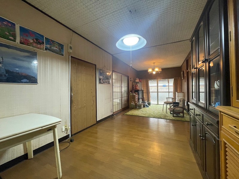 高江三丁目戸建 内観写真（リビング）