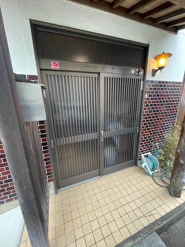 高江三丁目戸建 現地写真（玄関）