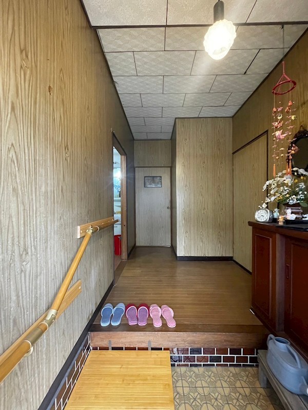 高江三丁目戸建 現地写真（玄関）