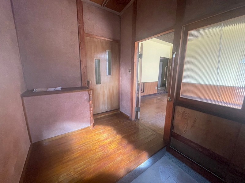 福岡県北九州市八幡東区中尾３丁目 現地写真（玄関）