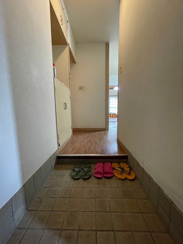 富野サマリヤマンション 現地写真（玄関）