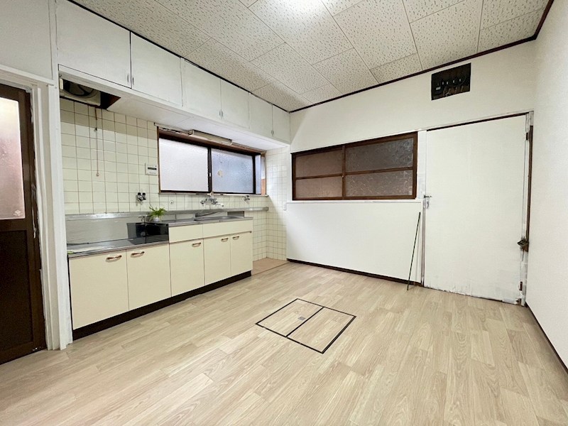 町上津役西三丁目7番貸家 内観写真（リビング）