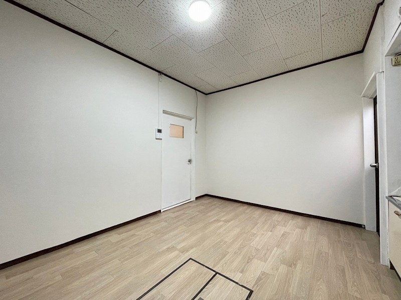 町上津役西三丁目7番貸家 内観写真（リビング以外の居室）