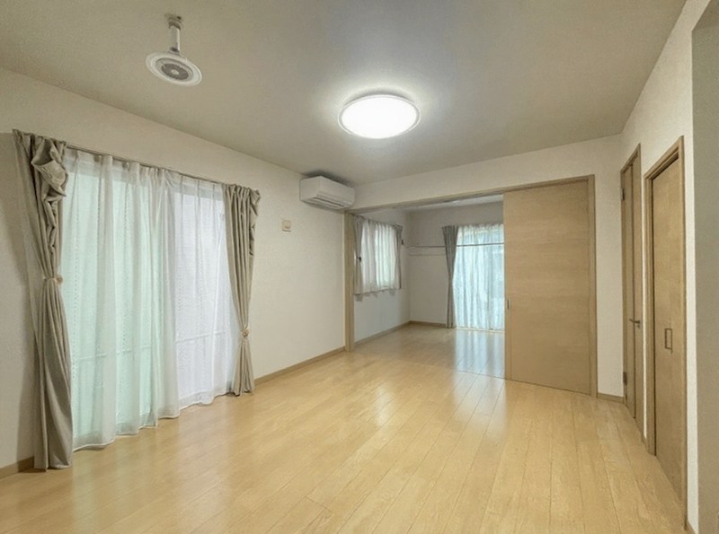 桜台一丁目戸建 内観写真（リビング）