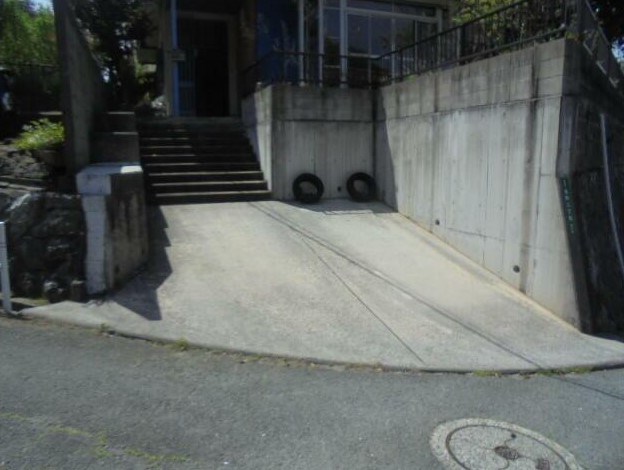 谷町二丁目戸建 現地写真（駐車場）
