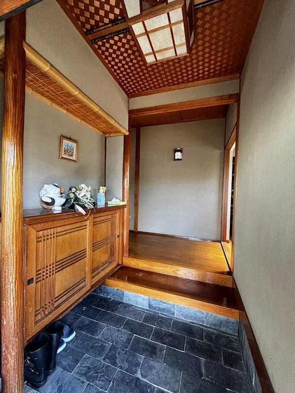 清田三丁目戸建 現地写真（玄関）