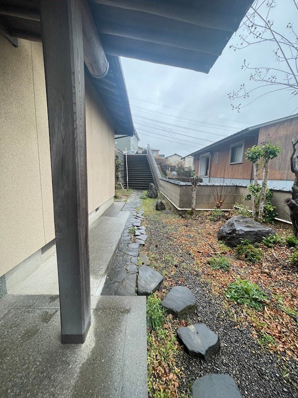 霧ヶ丘二丁目13番戸建 現地写真（庭）