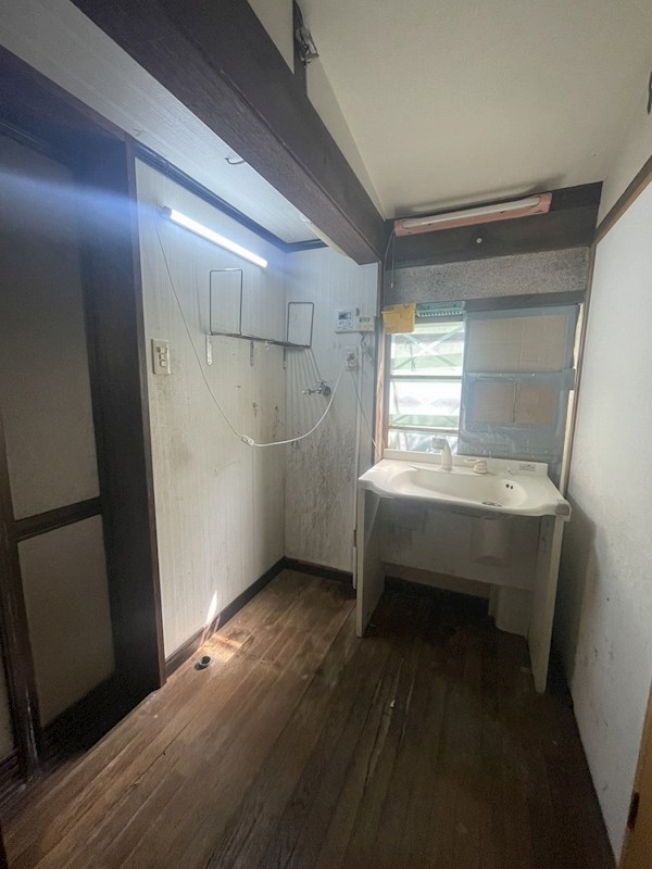 谷町二丁目12番戸建 内観写真（洗面台・洗面所）