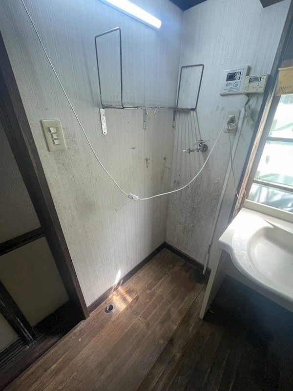 谷町二丁目12番戸建 内観写真（洗面台・洗面所）