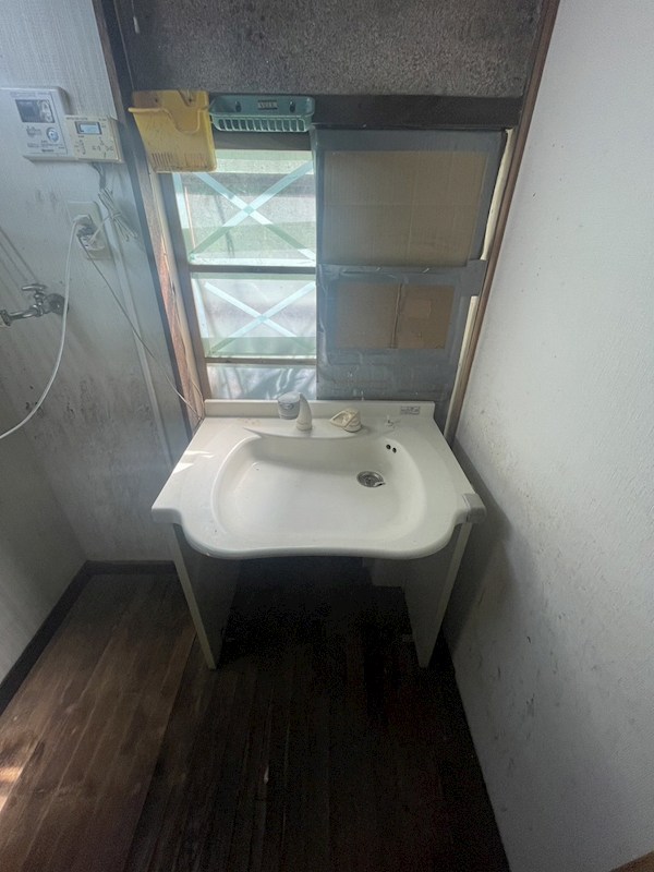 谷町二丁目12番戸建 内観写真（洗面台・洗面所）