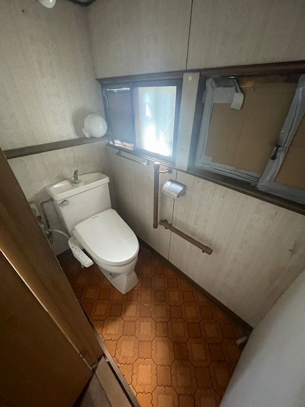 谷町二丁目12番戸建 内観写真（トイレ）
