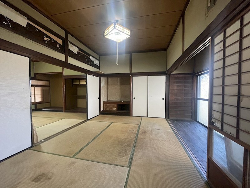谷町二丁目12番戸建 内観写真（リビング以外の居室）