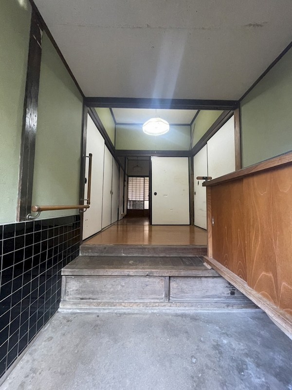 谷町二丁目12番戸建 現地写真（玄関）