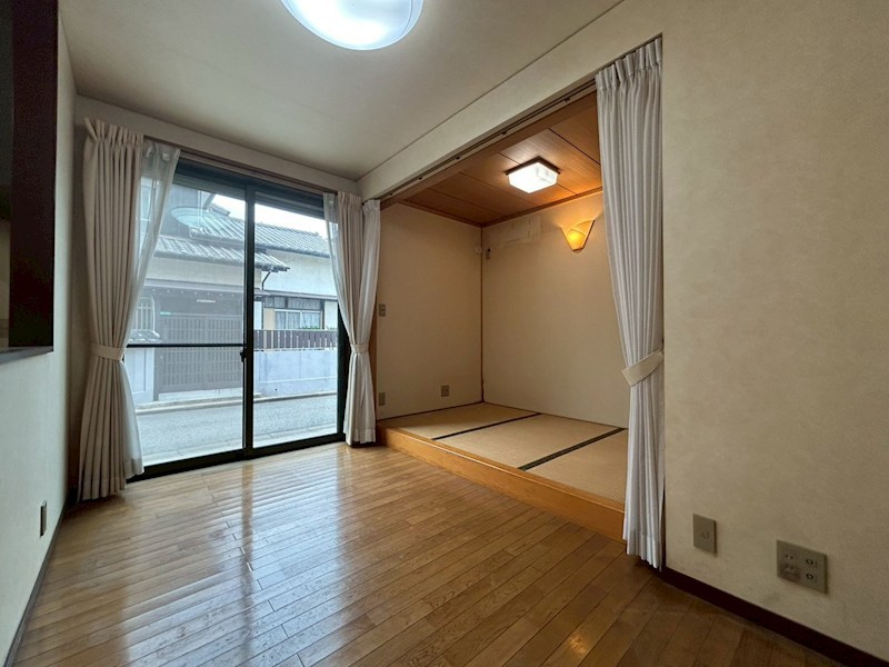 祝町二丁目戸建 内観写真（リビング以外の居室）