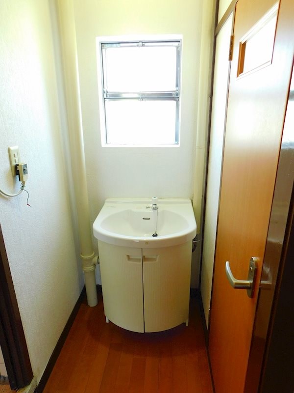 徳力団地131棟 内観写真（洗面台・洗面所）